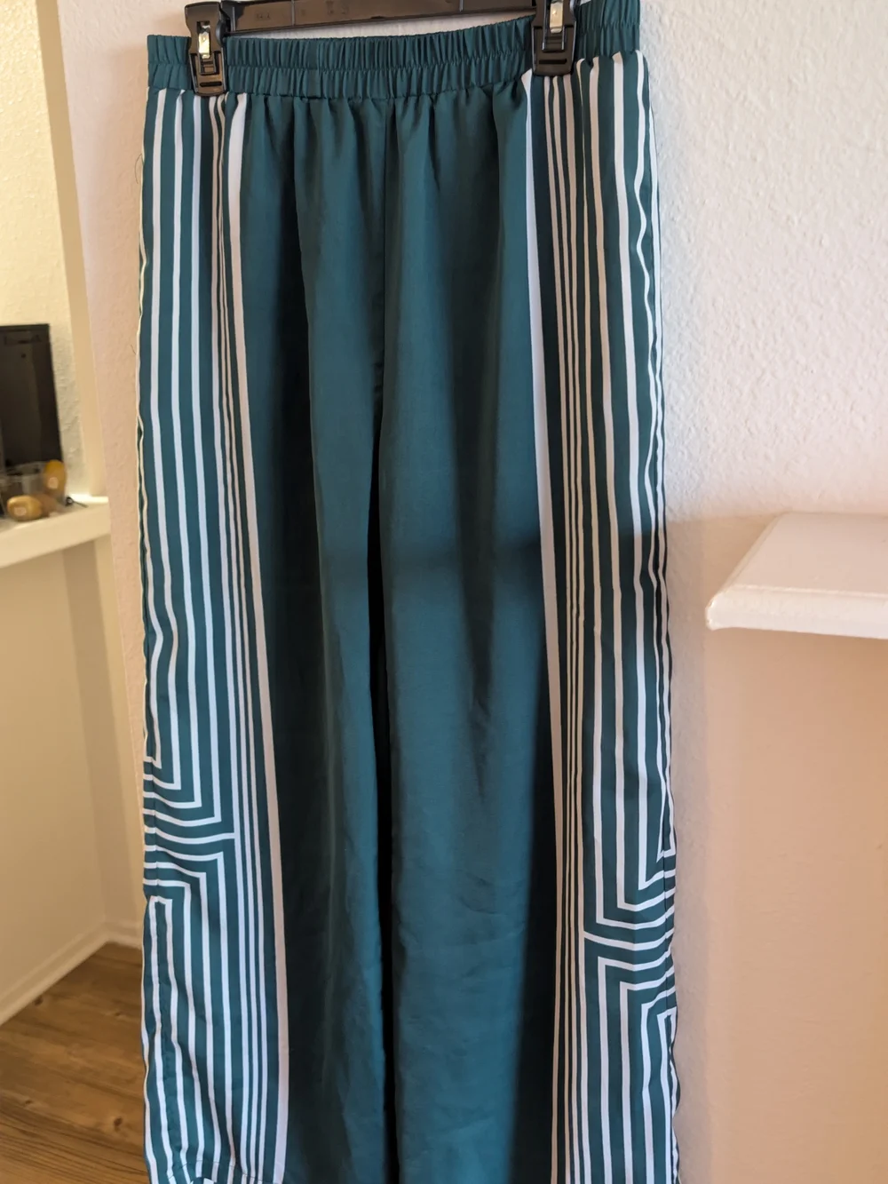Modern Works Green Geometric Wide Leg Pants Size M
